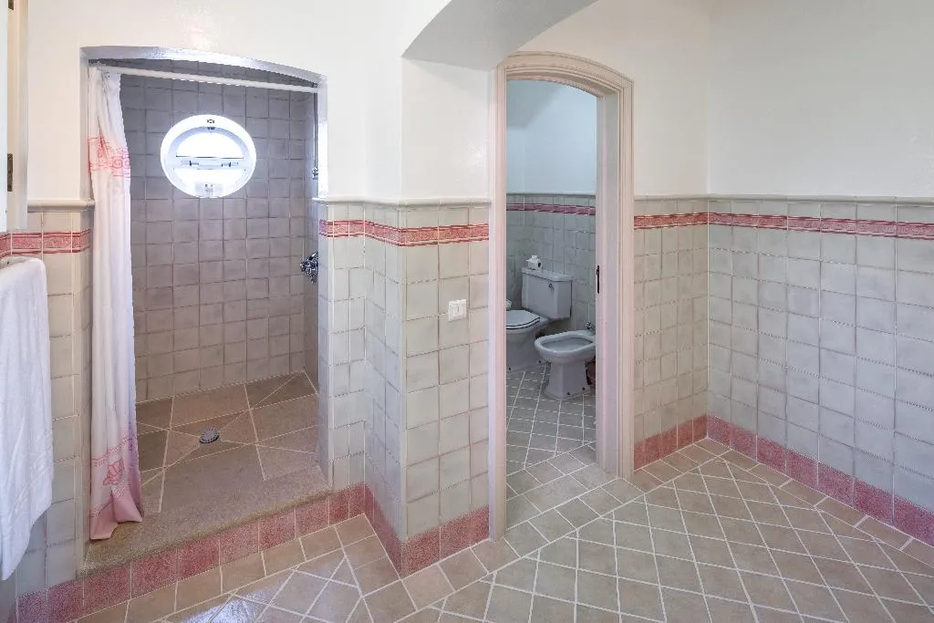 VILLA FOUR BEDROOMS Room, Shantivillas, Algarve