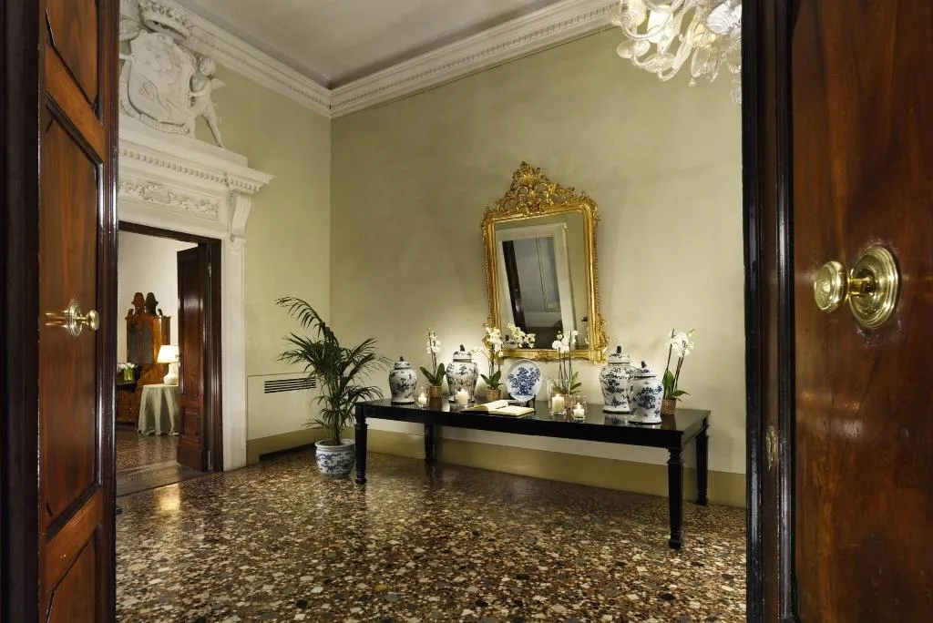 Lobby, Palazzo Di Camugliano, Florence
