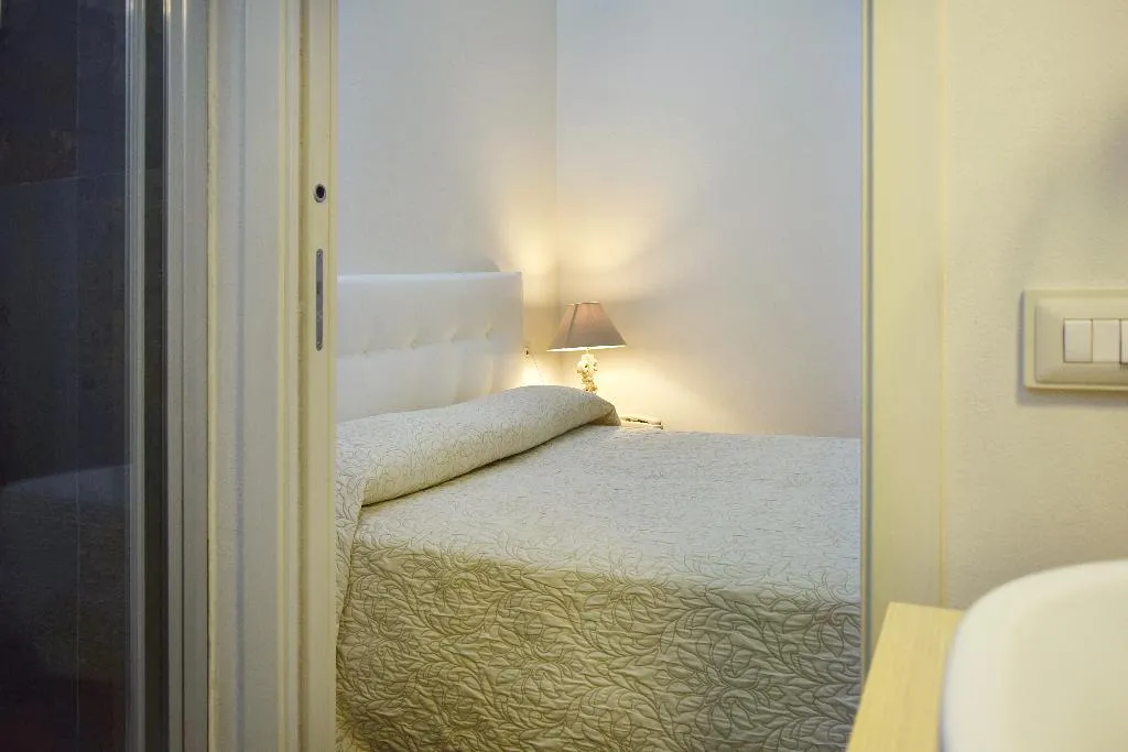 Room, Maison Tresnuraghes, Cagliari