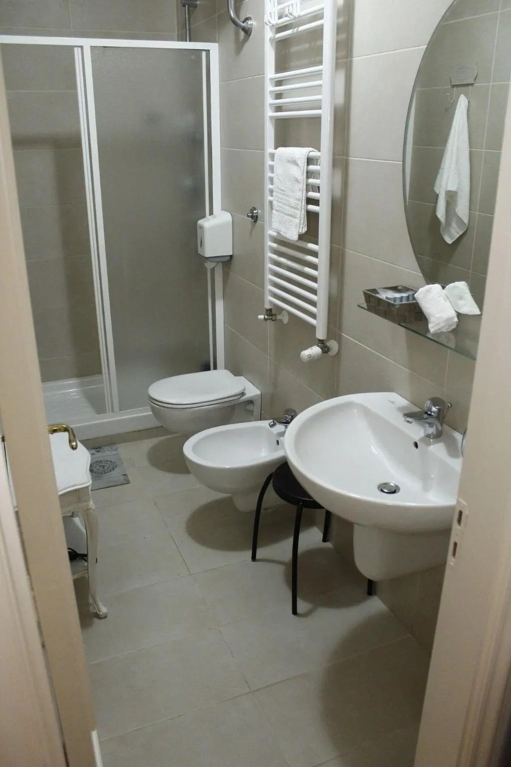 Room, Napolipietrasanta, Naples