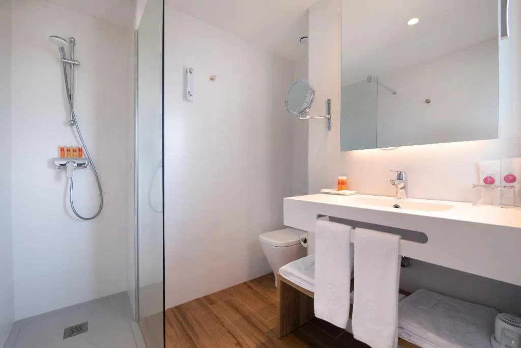 Room, JS Yate, Majorca