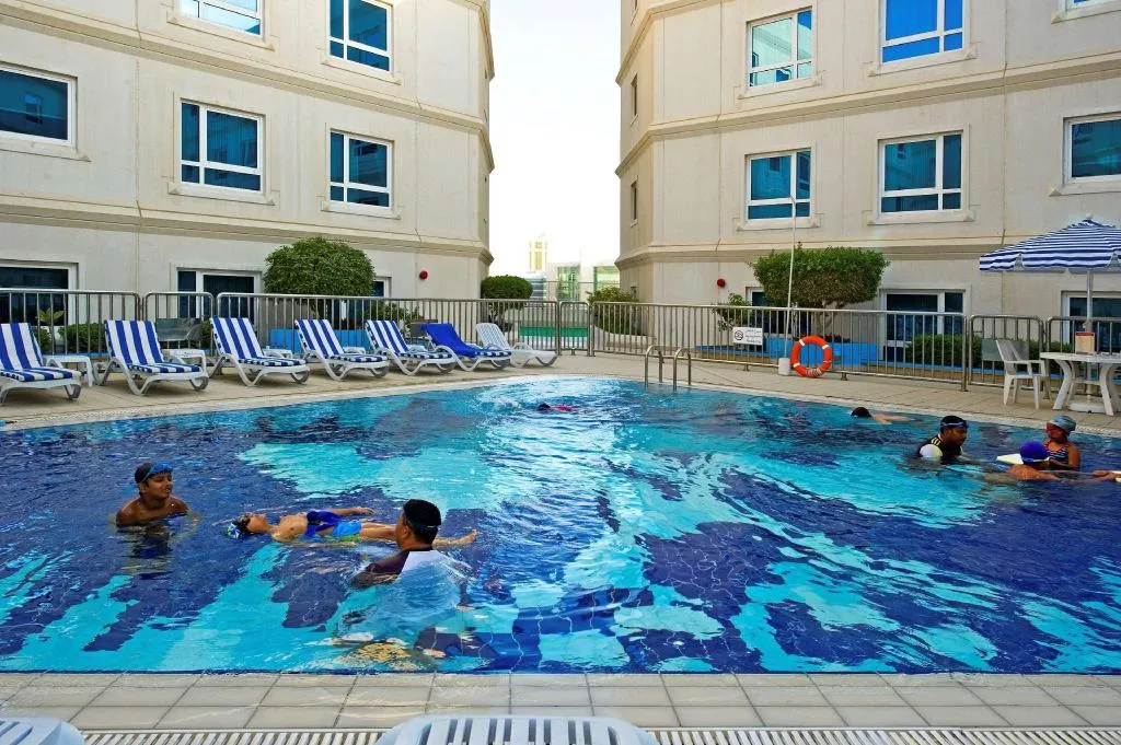 Pool, Al Bustan Centre & Residence, Dubai