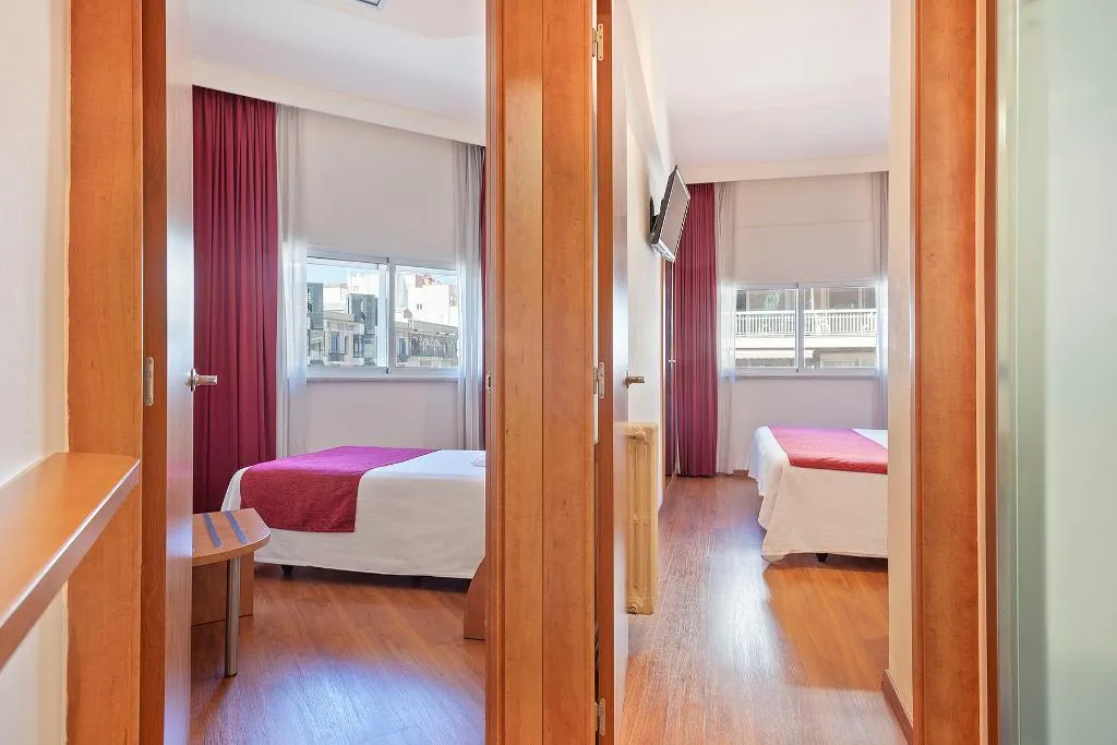 TRIPLE STANDARD Room, Acta Antibes, Barcelona