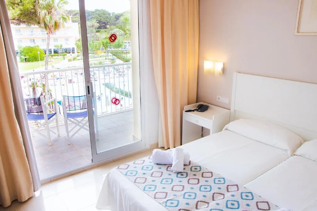 Double or Twin POOL VIEW TWO DOUBLE BEDS Room, Club Hotel Aguamarina, Menorca