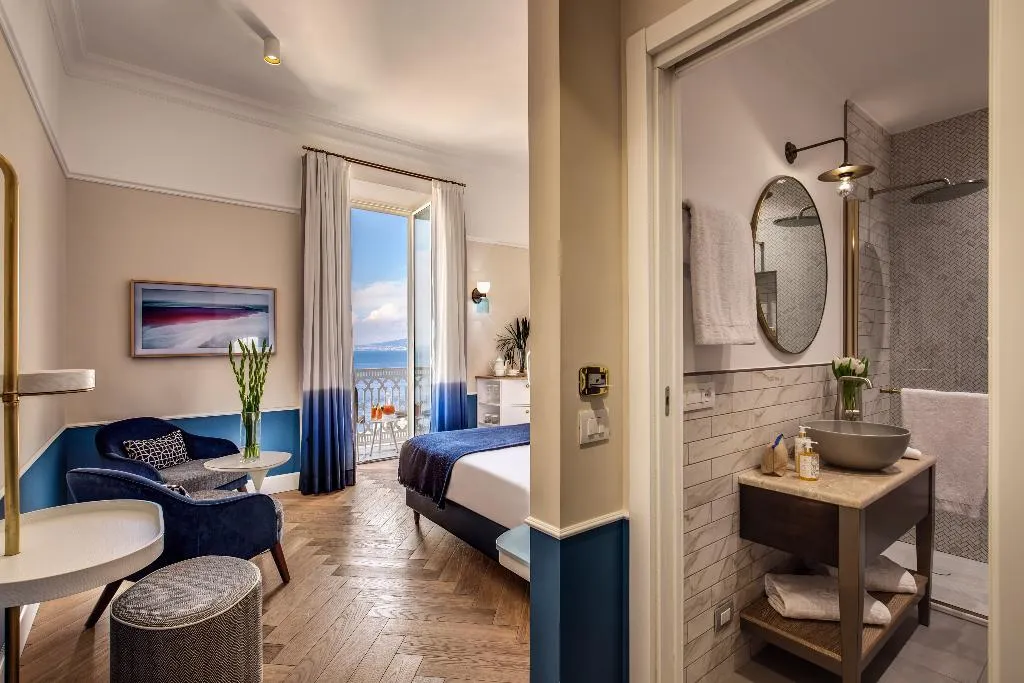 DOUBLE DELUXE SEA VIEW WITH BALCONY Room, Hotel Mediterraneo Sorrento, Naples