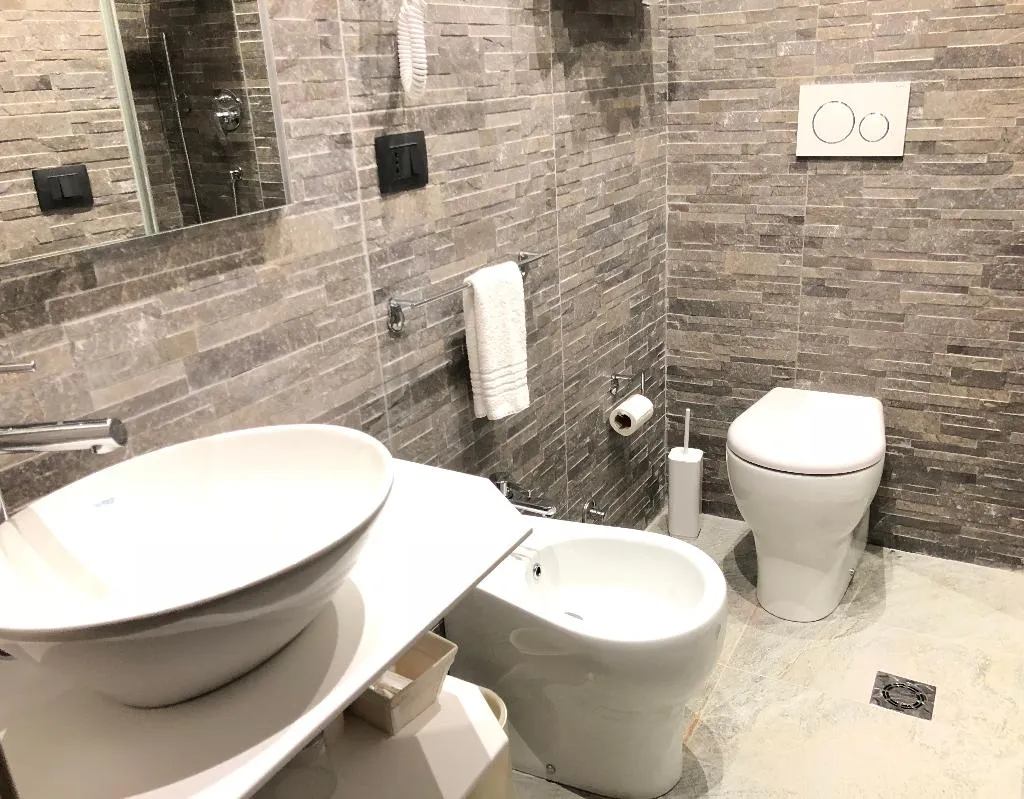 Room, Mec, Milan