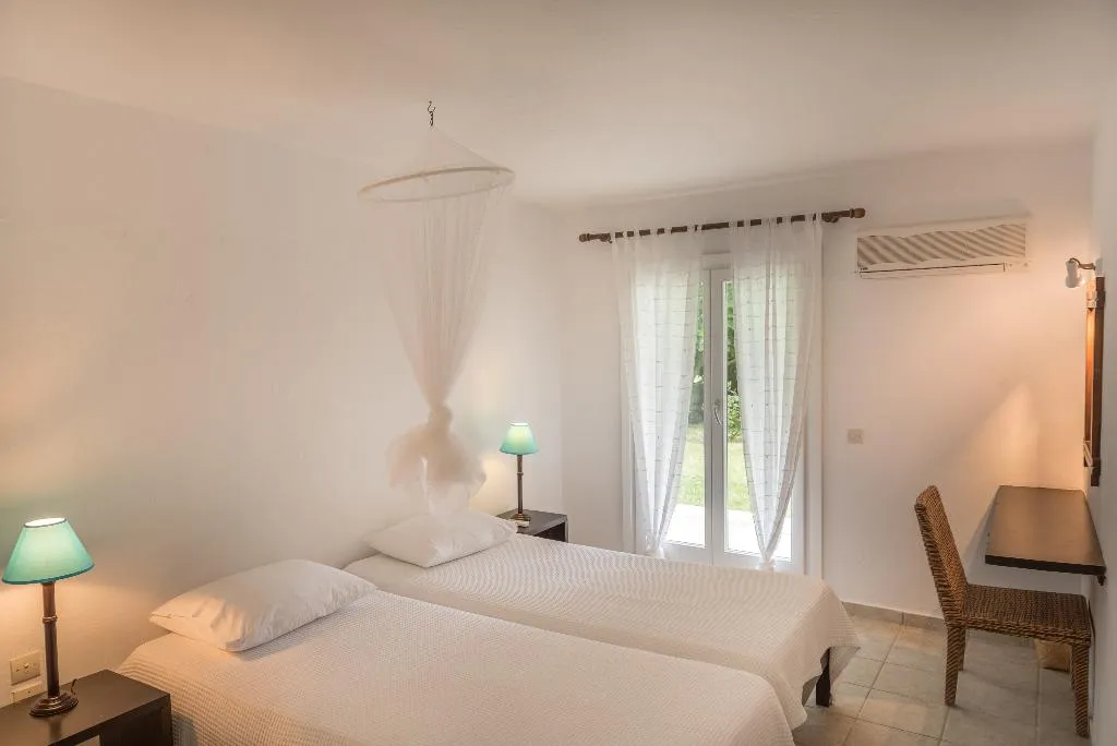 VILLA GRAND Room, Skiathos Holidays Hotel, Skiathos