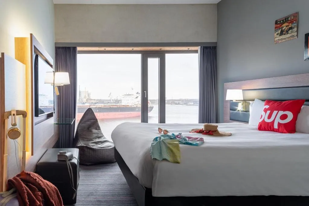 DOUBLE HARBOUR VIEW Room, Moxy Amsterdam Houthavens, Amsterdam