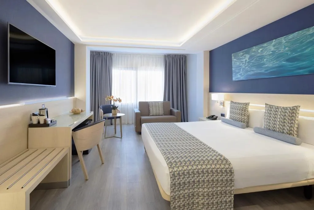 TRIPLE MOUNTAIN VIEW Room, Calipolis, Costa Brava