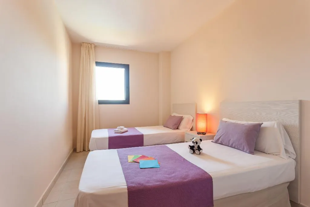 APARTMENT CAPACITY 6 TWO BEDROOMS Room, Pierre & Vacances Salou, Costa Dorada