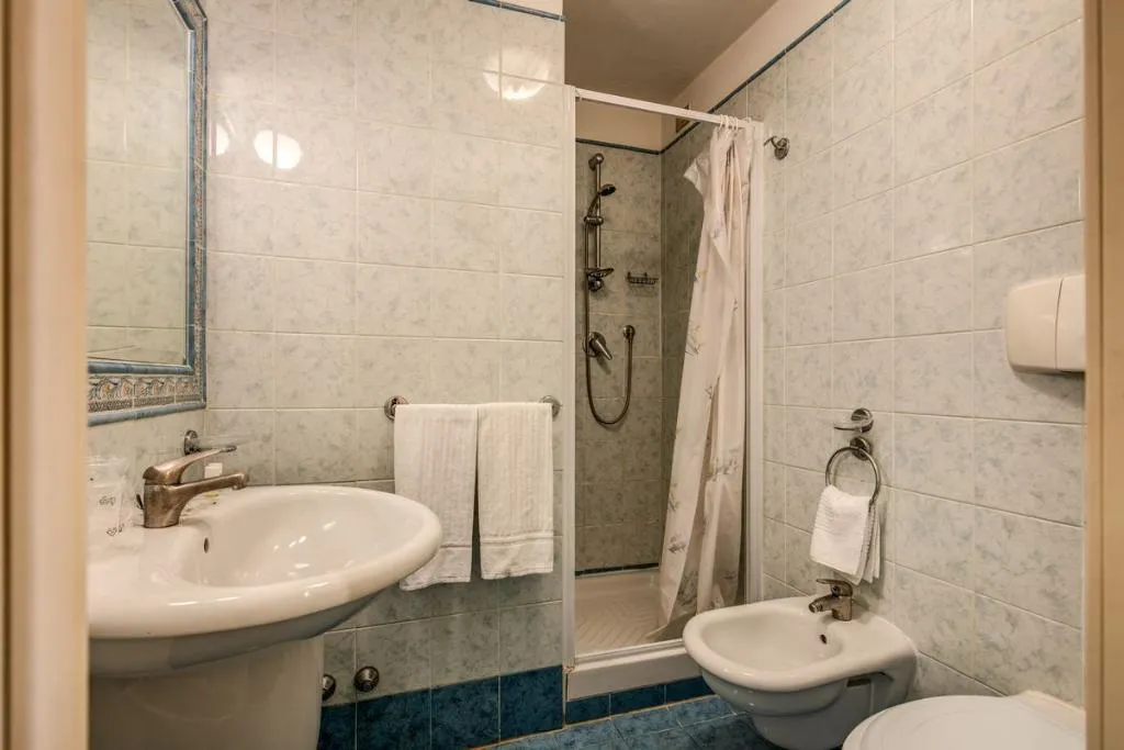 TWIN STANDARD Room, Laura, Rome
