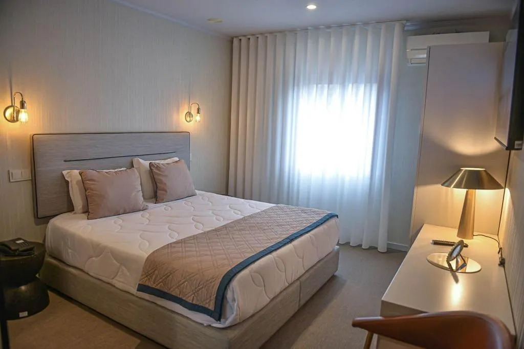 Double or Twin WITH DOUBLE BED Room, America, Porto