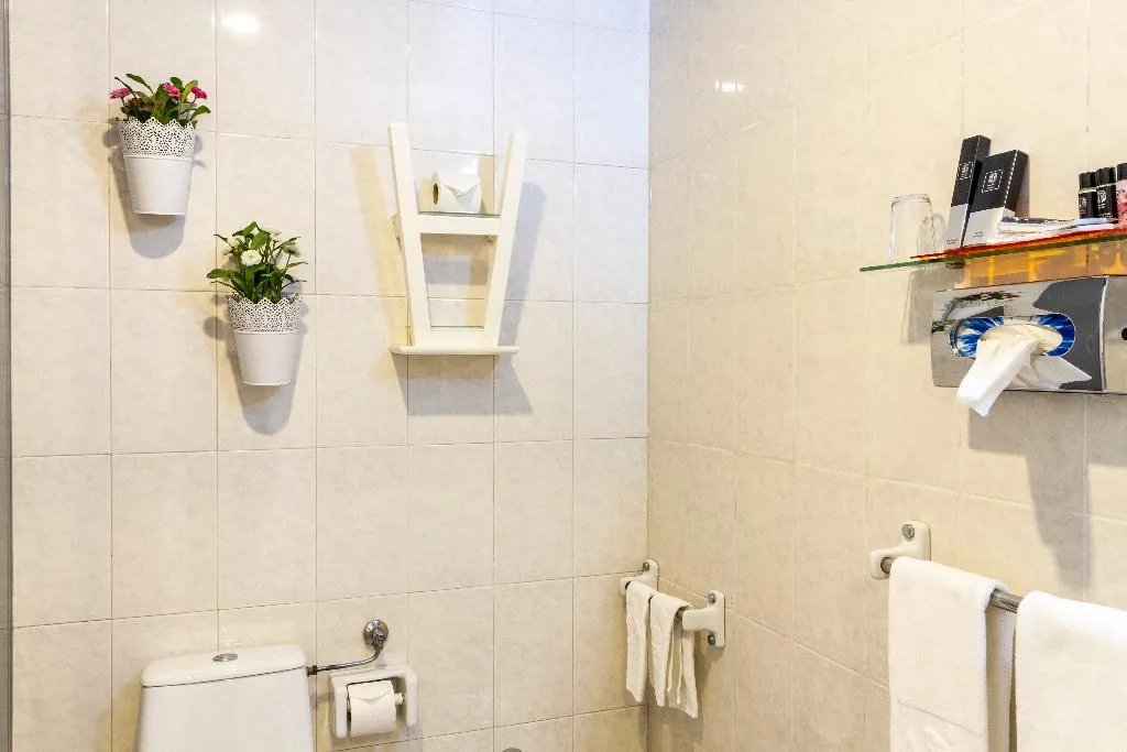 TRIPLE BASIC Room, A.S. Lisboa, Lisbon