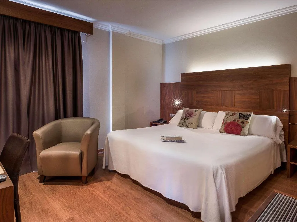 DOUBLE STANDARD Room, ibis Styles Figueres Ronda, Costa Brava