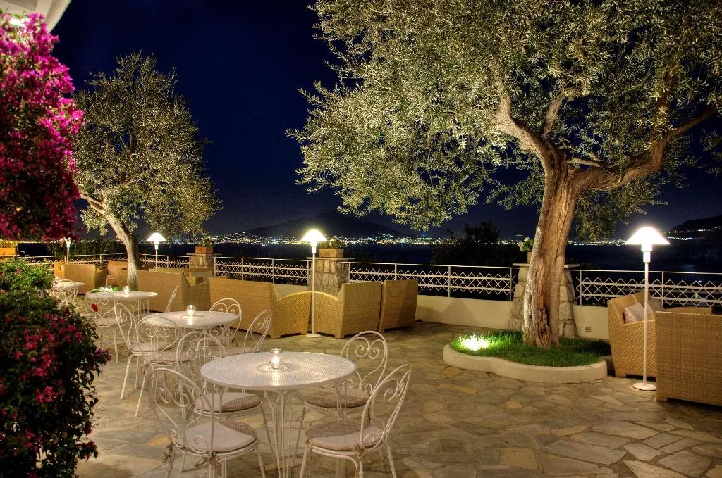 General view, Grand Hotel Aminta, Naples