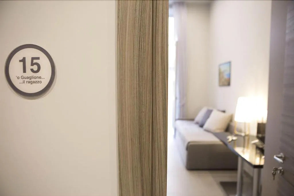 Room, Core Napoli, Naples