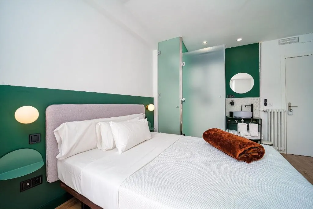 Room, Angelitomad, Madrid