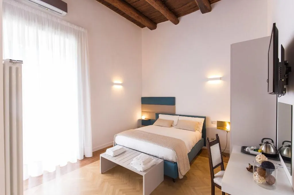 Room, Savoy Riviera, Naples