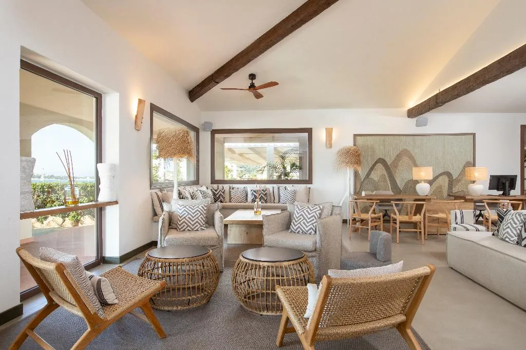 Lobby, Mangia's Santa Teresa Sardinia, Curio Collection, Olbia
