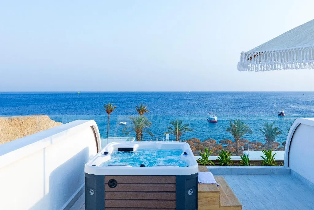 JUNIOR SUITE WITH JACUZZI Room, White Hills Resort, Red Sea Riviera