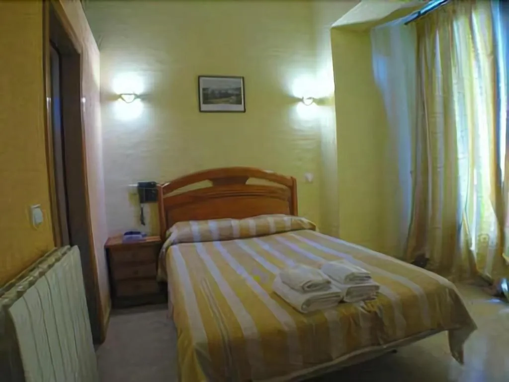 Room, Josefina Hostal, Madrid