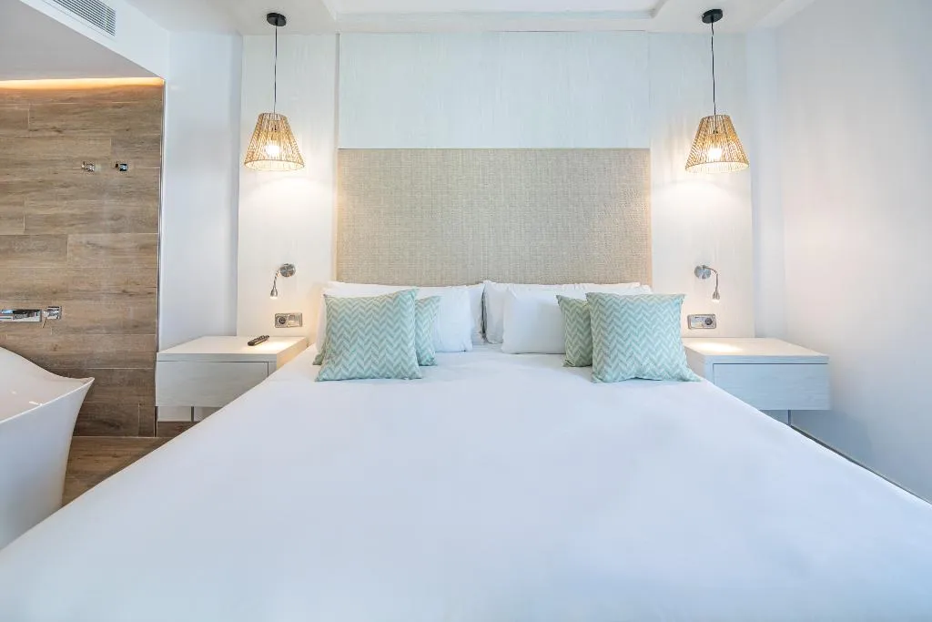 JUNIOR SUITE POOL VIEW Room, MarSenses Puerto Pollensa Hotel and Spa, Majorca