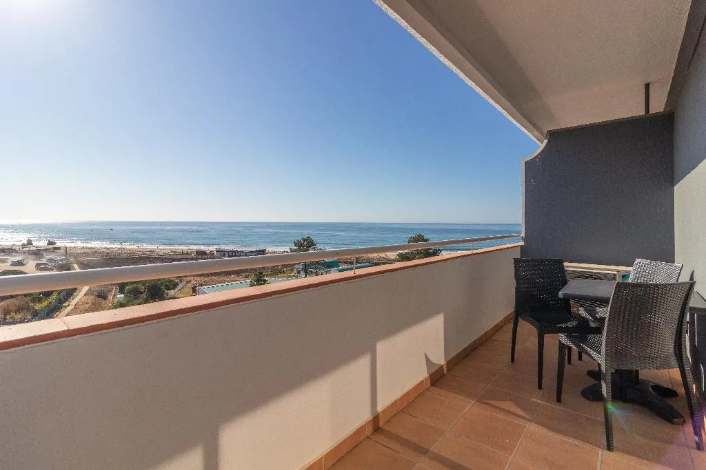 Terrace, Alvor Atlântico Beach Aparthotel, Algarve