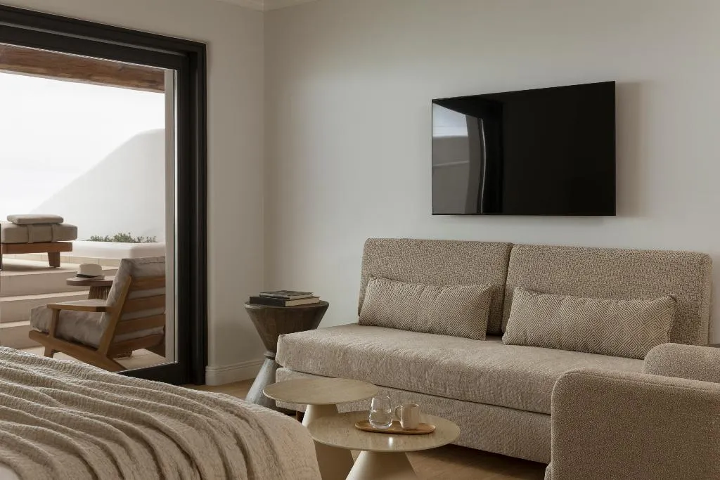 SUITE GRAND Room, NERO Boutique Hotel, Santorini