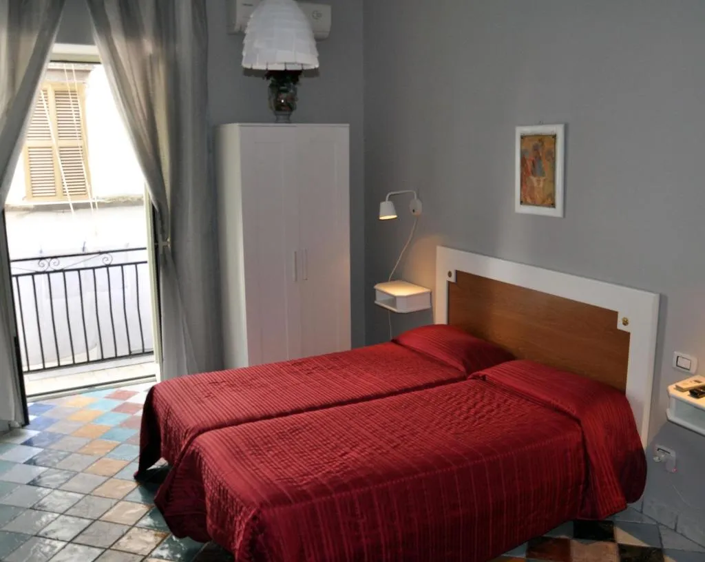Room, Firenze 32, Naples