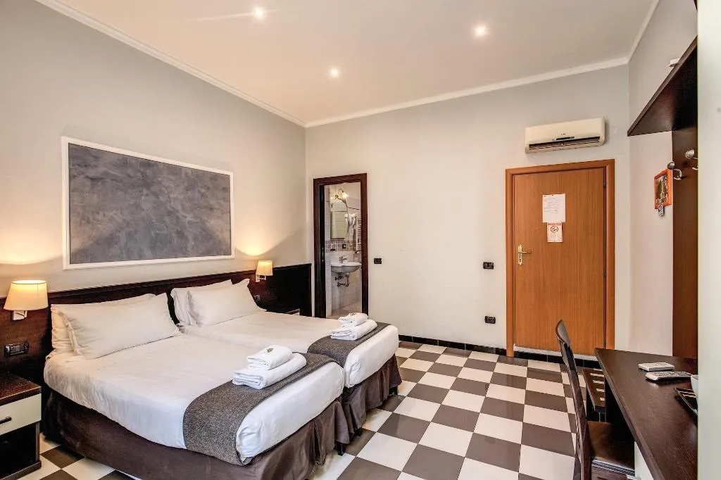 Room, Roma Da Noi, Naples