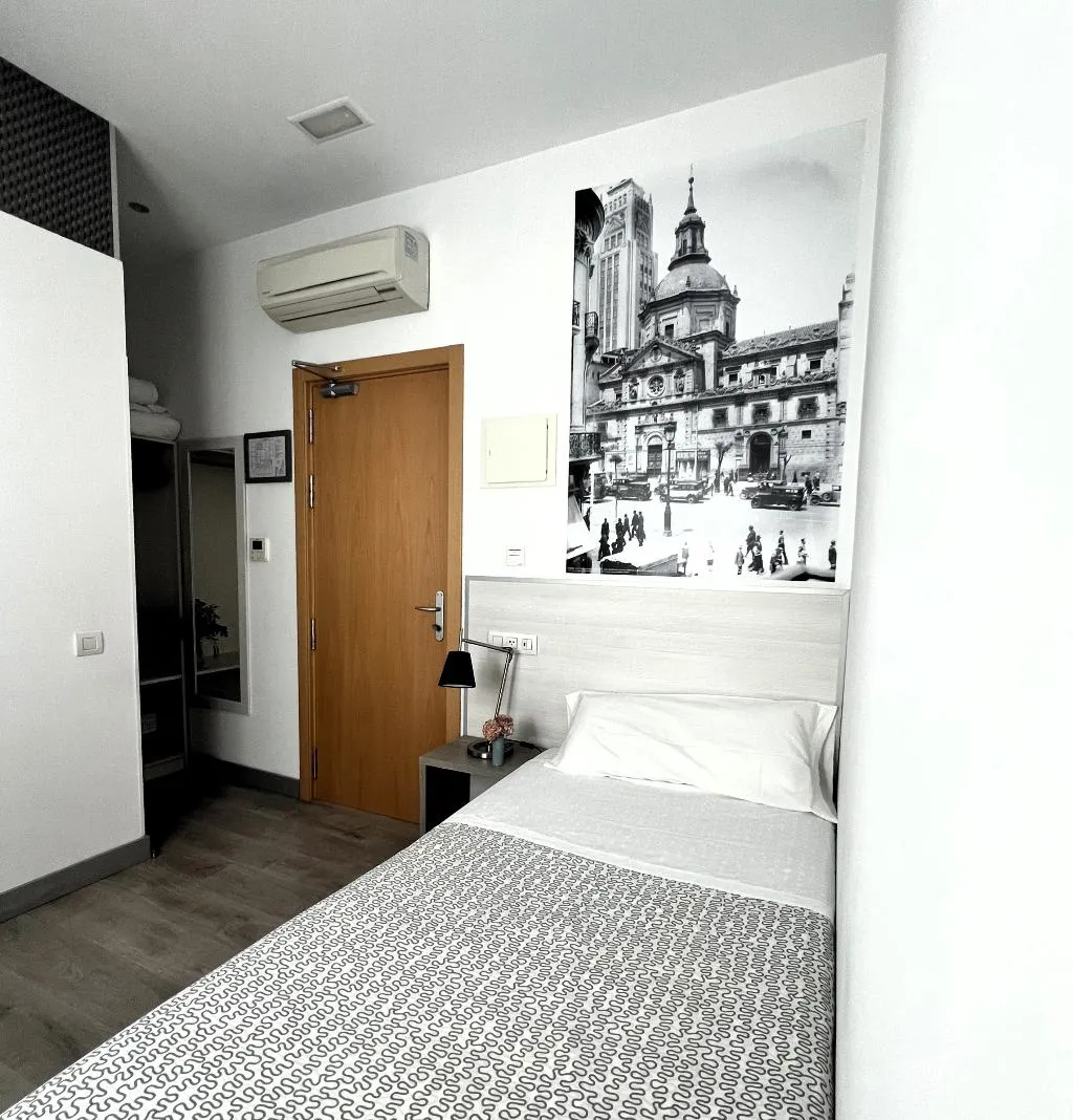 SINGLE STANDARD Room, San Lorenzo, Madrid