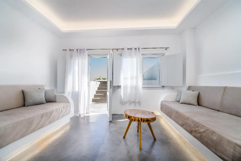 FAMILY ROOM GARDEN VIEW Room, Serenita Luxury Suites, Santorini