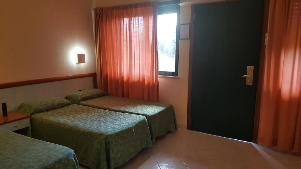TRIPLE STANDARD Room, Laurence, Rome