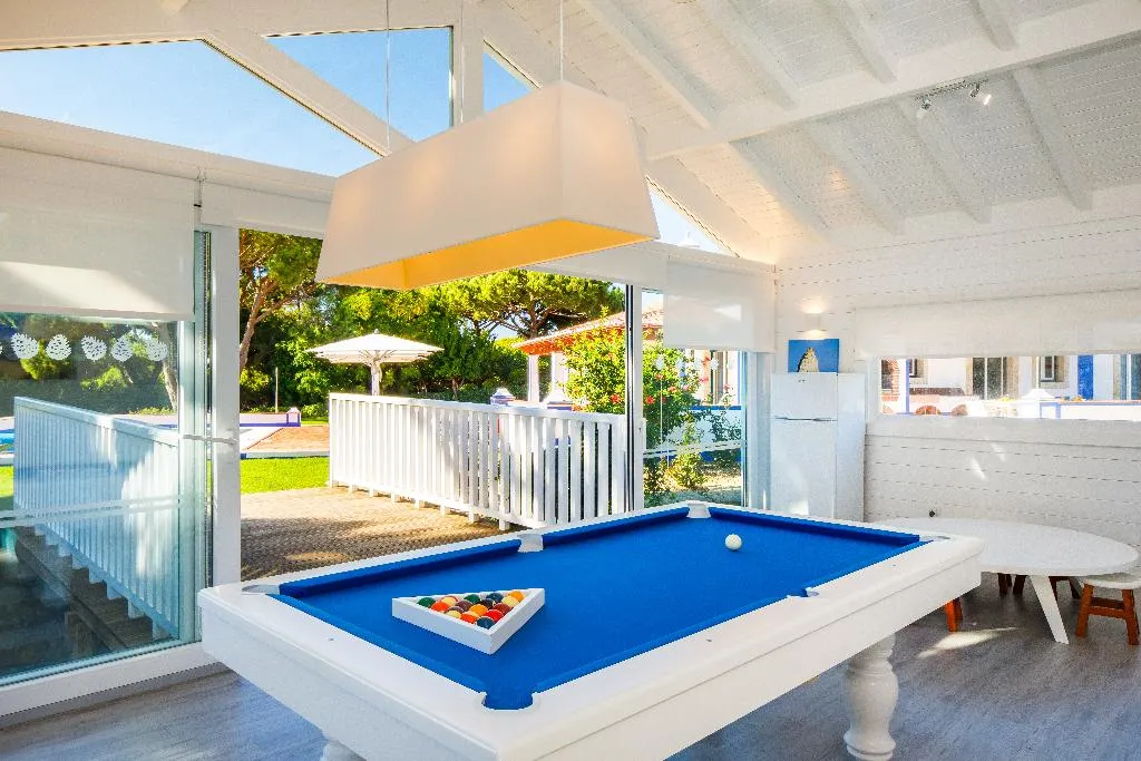 VILLA SIX BEDROOMS THREE BATHROOMS Room, Shantivillas, Algarve