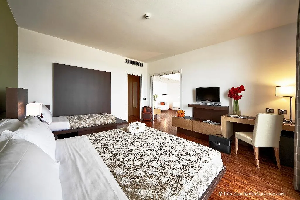TRIPLE DELUXE WITH BALCONY Room, Eureka Palace Hotel Spa Resort, Catania