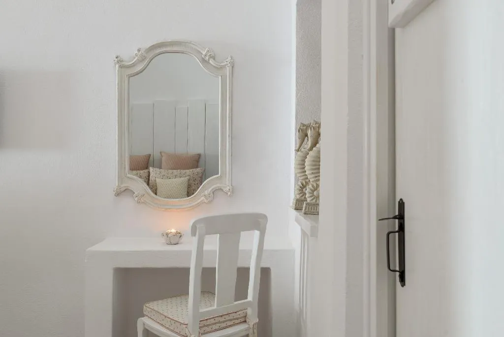 SUITE KING SIZE BED Room, Senses Suites, Santorini