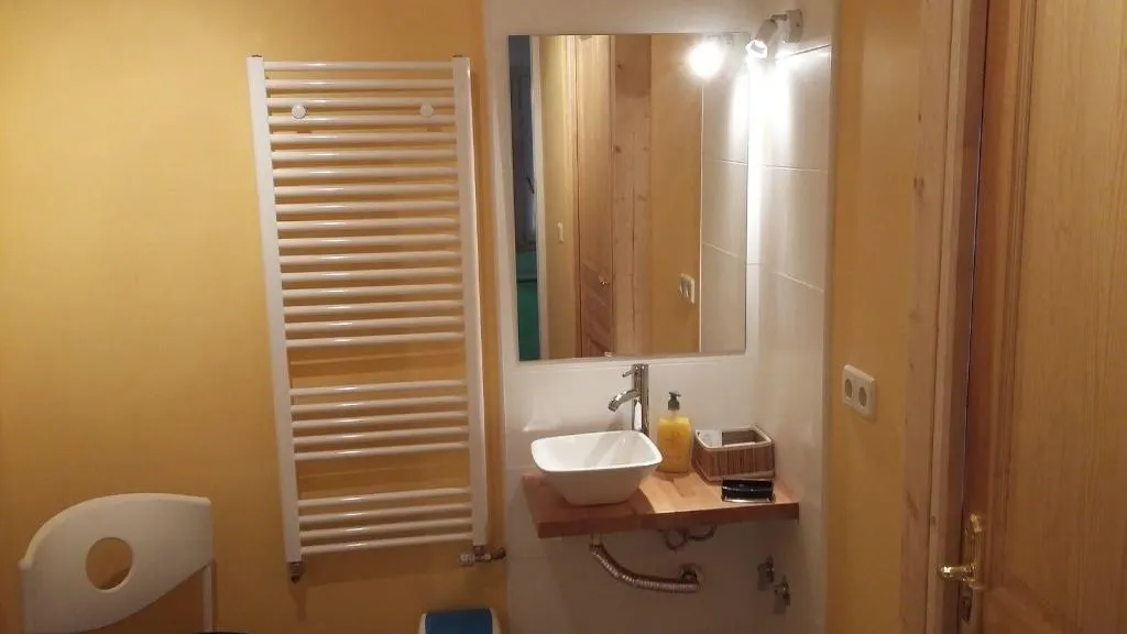 Room, Huerto San Antonio, Madrid