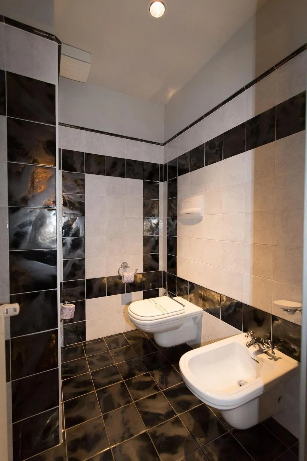 Room, Serenella, Milan