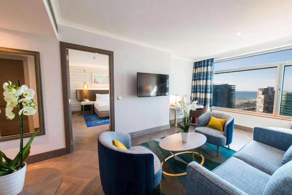 SUITE STANDARD Room, Hilton Diagonal Mar Barcelona, Barcelona