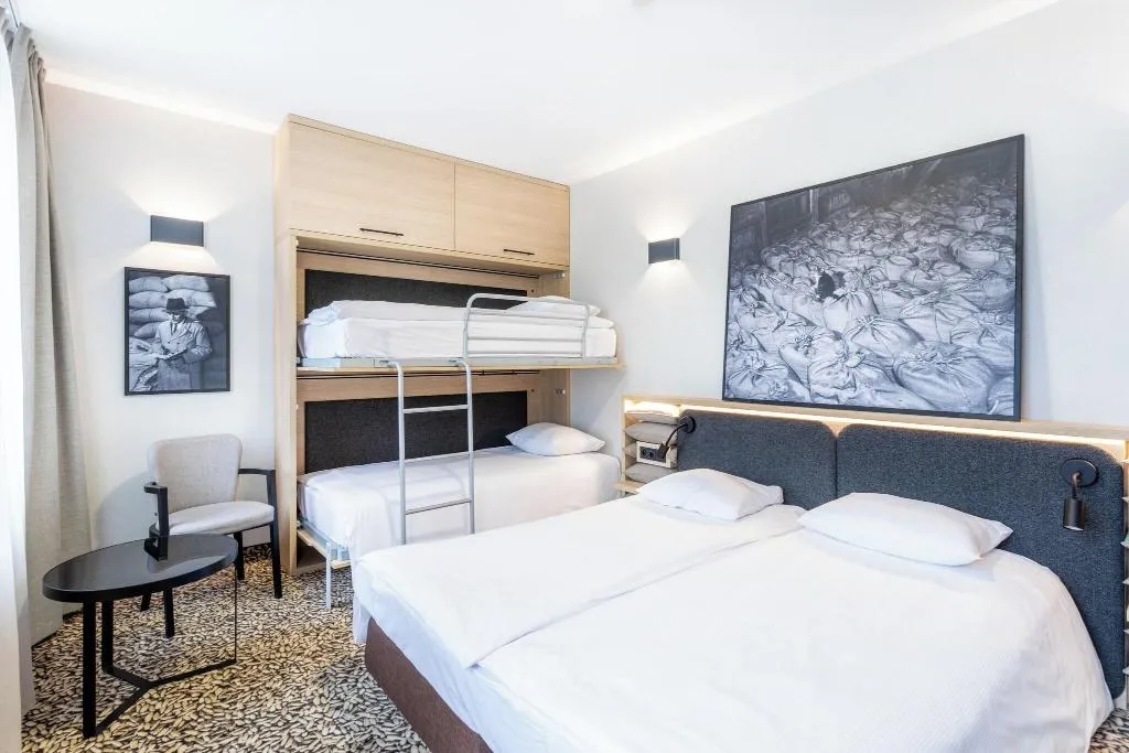 FAMILY ROOM QUEEN SIZE BED Room, Qubus Hotel Gdansk, Gdansk
