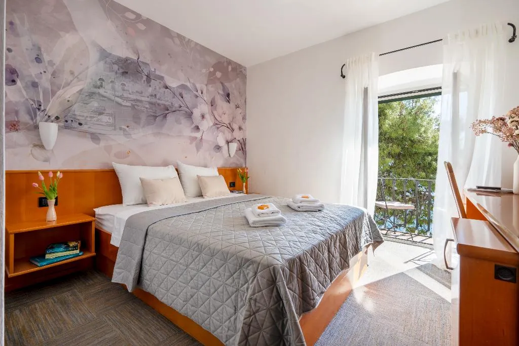 Double or Twin WITH BALCONY Room, Kastil, Split