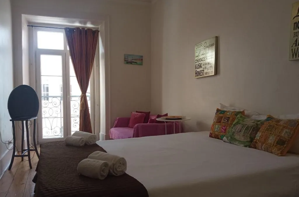 Room, Happy @ Chiado, Lisbon