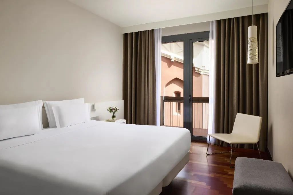 JUNIOR SUITE STANDARD Room, NH Castellón Mindoro, Valencia