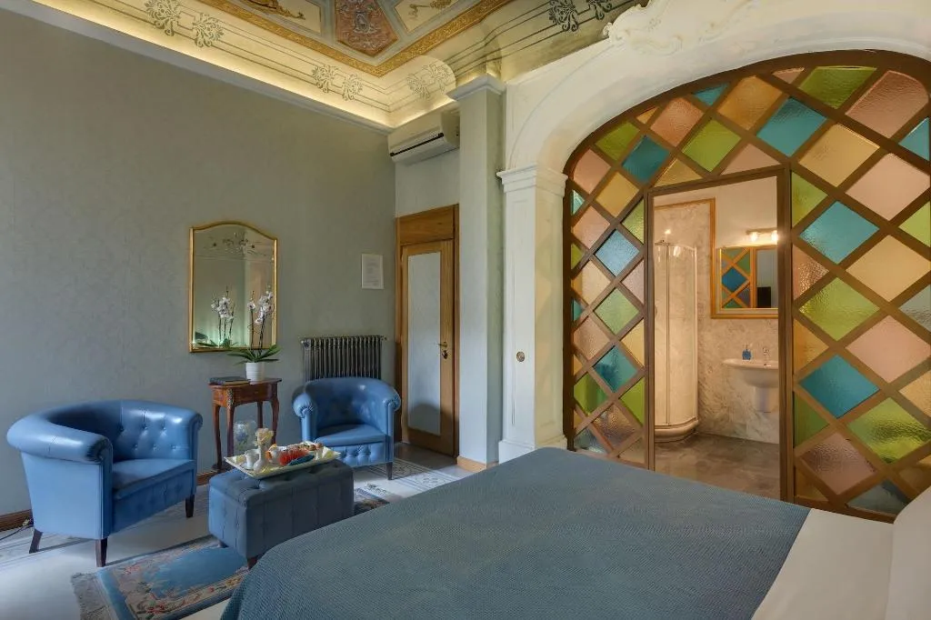 Room, Cavour 10, Florence