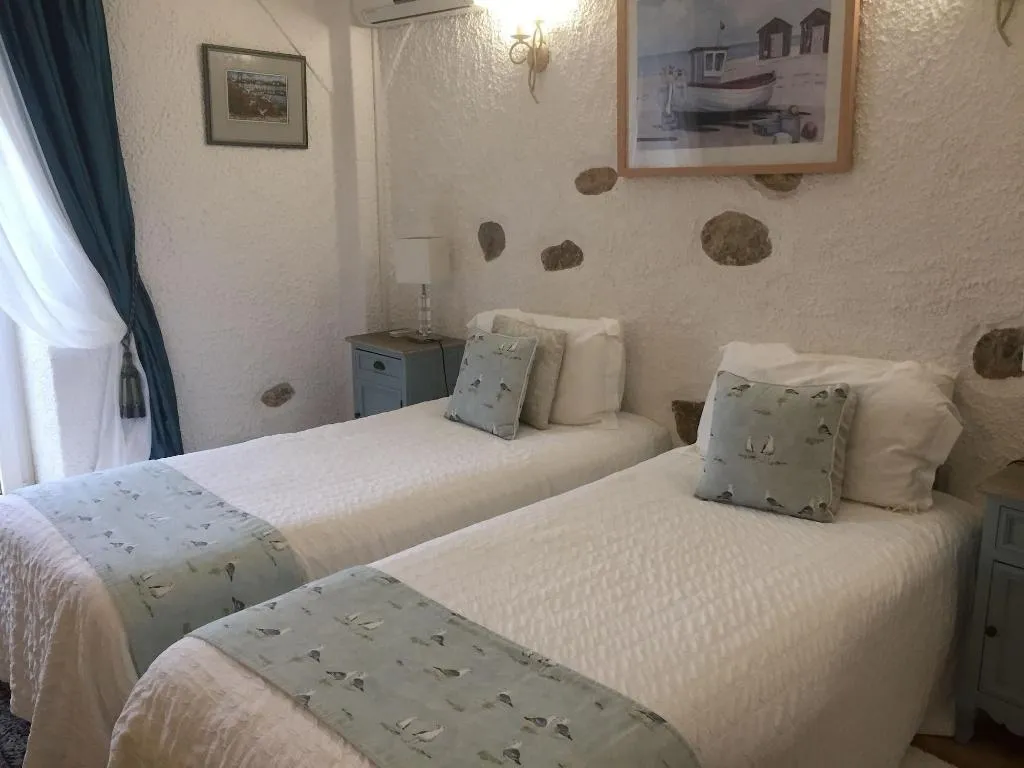 Room, Winniehill, Algarve
