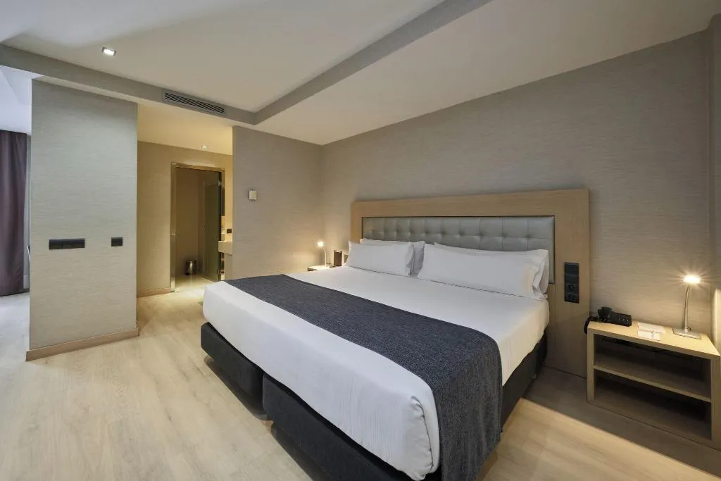 JUNIOR SUITE KING SIZE BED Room, Catalonia Sagrada Familia, Barcelona
