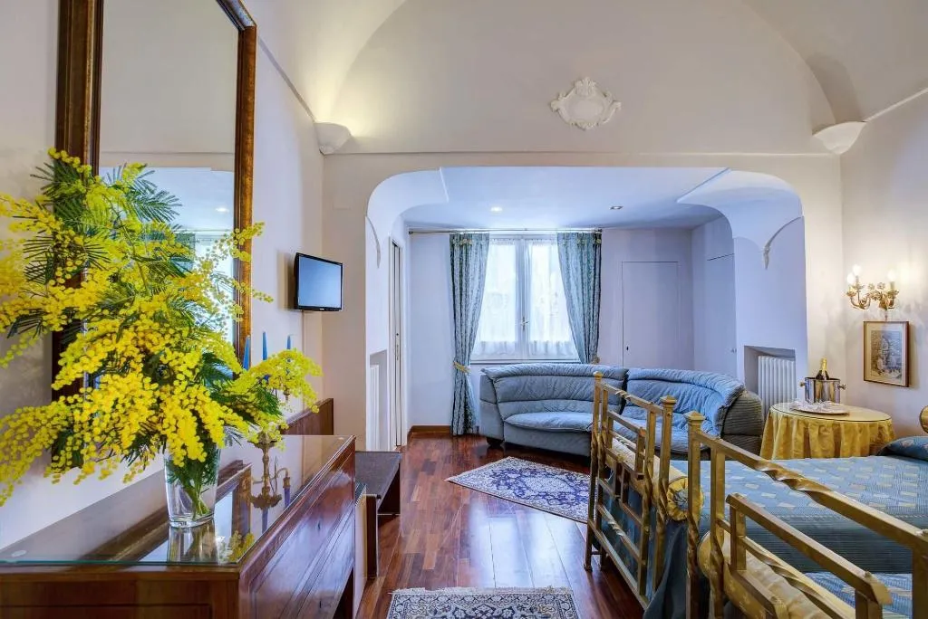 Room, Relais La Rupe, Naples