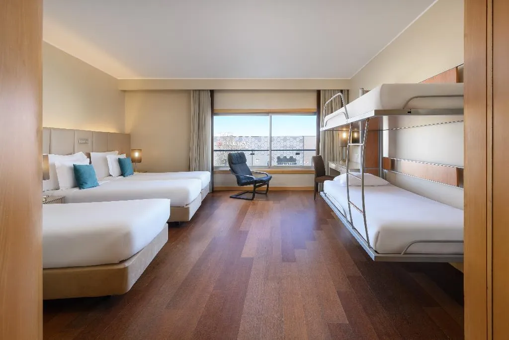 FAMILY ROOM DELUXE Room, Tryp Porto Expo Hotel, Porto