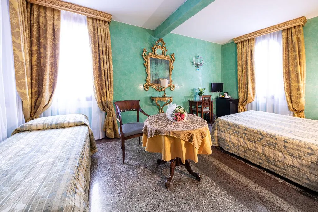 Room, Marconi, Venice