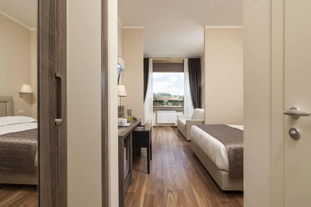 Room, Window On Rome, Rome